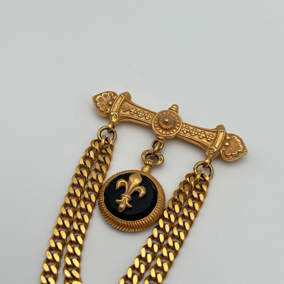 Ben-Amun Gold Tone Chain Brooch With Fleur-De-Lis Medallion - Picture 2 of 4